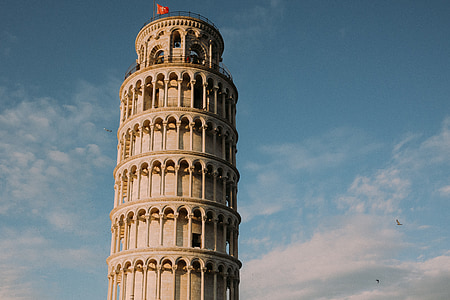 leaning tower of Pisa during daytime thumbnail