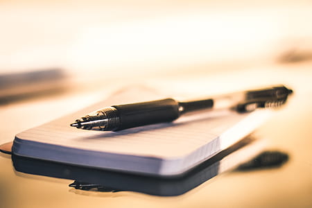 selective focus photography with black click pens thumbnail