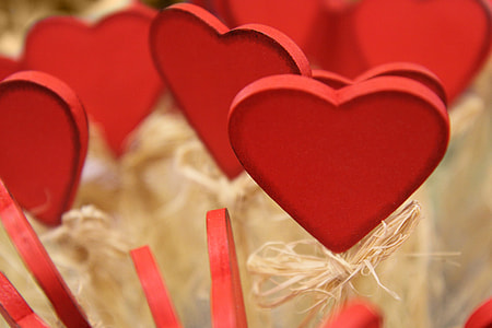 red and brown hear decorations thumbnail