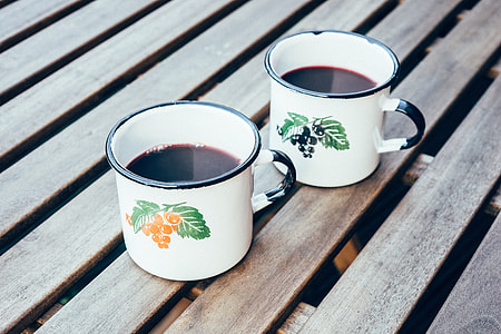 Hot punch in vintage cups thumbnail