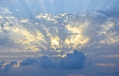sun rays and culumbus clouds thumbnail