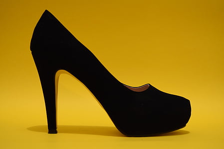 unpaired black almond-toe pump thumbnail