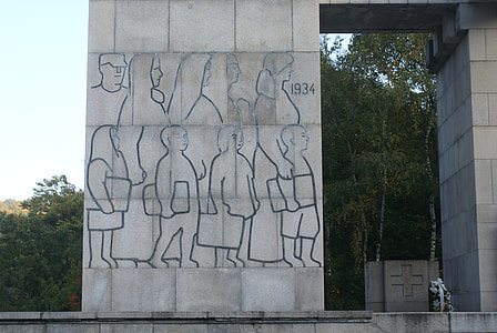 The Monument At The Top Of St, Mount St thumbnail