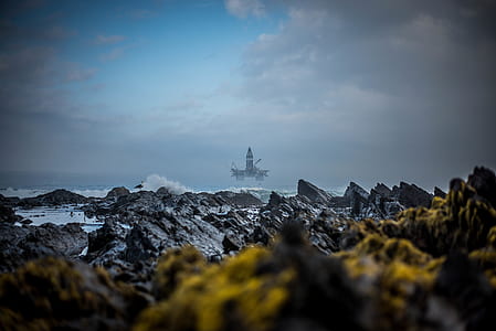 waves crashing on rocks thumbnail