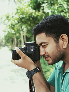 Man Using Canon Eos Camera thumbnail