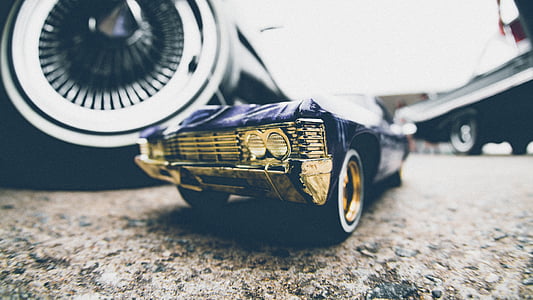 classic black car thumbnail