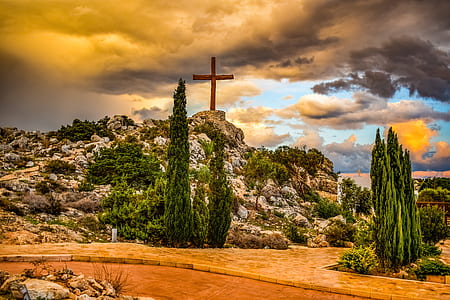 wooden cross on top of hill digital wallpaper thumbnail