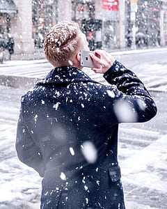 man holding silver iPhone 6 thumbnail