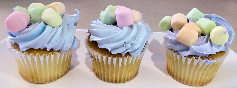 Cupcakes with blue frosting and marshmellows thumbnail