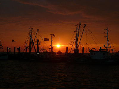 docked boats on rippling sea under cloudy sky during sunset thumbnail