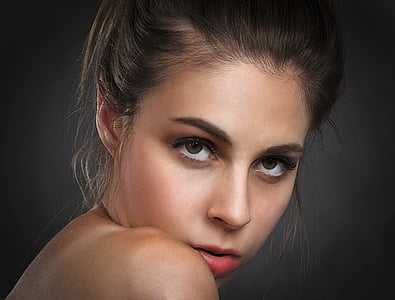 topless woman leaning on her shoulder thumbnail