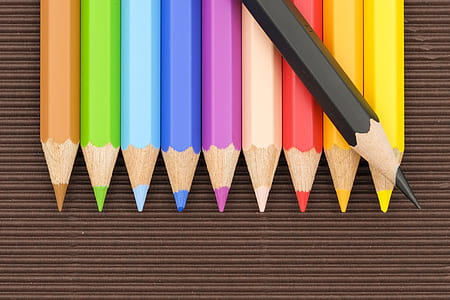 color pencils lining up thumbnail