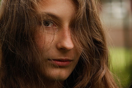 shallow focus photography of a woman with brown hair thumbnail