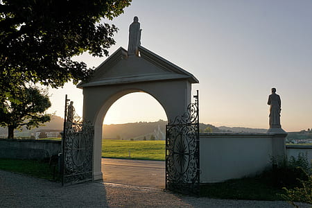 black metal gate thumbnail