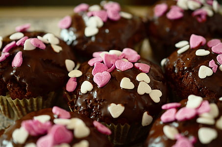 selective focus photography of cupcakes thumbnail