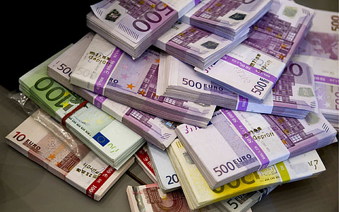 pile of banknotes thumbnail