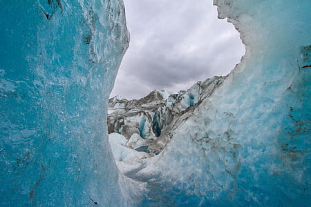 blue and white iceberg thumbnail