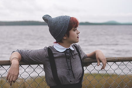 woman wearing gray shirt thumbnail