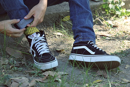 person showing blue jeans thumbnail