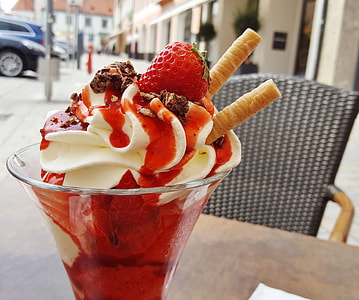 Ice Cream Sundae, Strawberries thumbnail