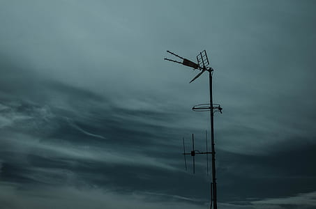 antenna outside of house thumbnail