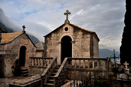 grey concrete church thumbnail