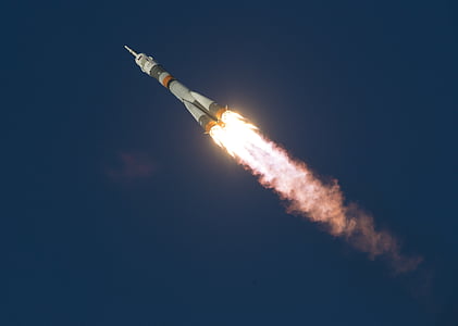 photo of white space shuttle thumbnail