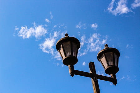 White and Black 2-head Post Light thumbnail