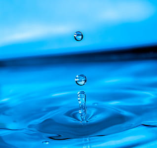 macro photography of water drop thumbnail