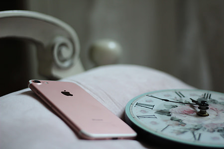 rose gold iPhone 8 beside clock thumbnail