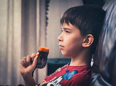 Boy Wearing Red Crew-neck Shirt thumbnail