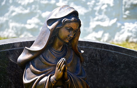 praying Mary statue thumbnail