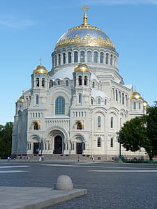 white and gold dome building near trees thumbnail