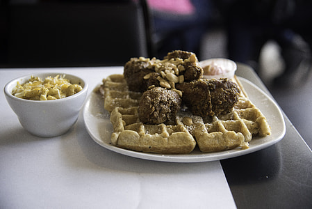 Dame's Chicken and Waffles in Durham, North Carolina thumbnail