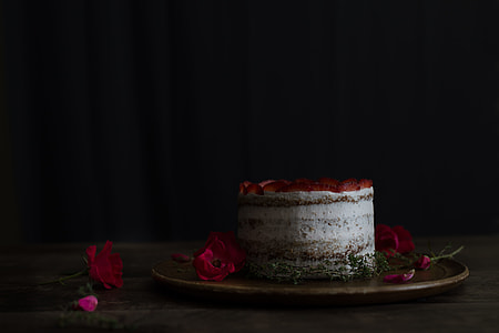 Strawberry-Thyme Cake thumbnail