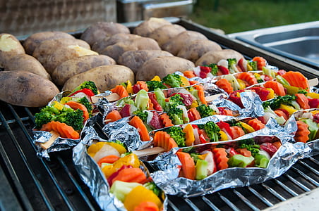 vegetable skewers on grill thumbnail