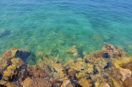 photo of boulders and body of water thumbnail