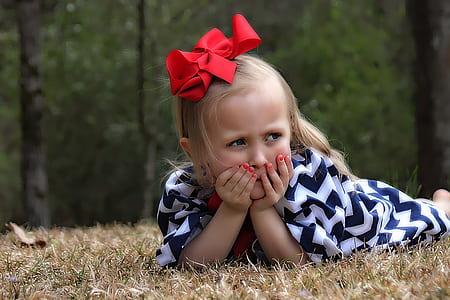 girl wearing black and white chevron dress thumbnail