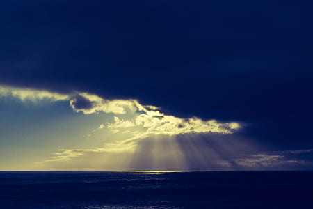 sunlight on body of water thumbnail