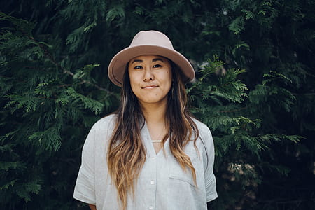 woman posing in front of green tree thumbnail