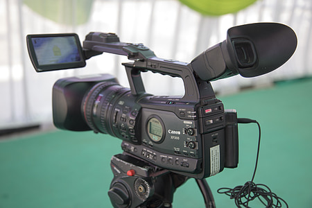 black Canon video camera thumbnail