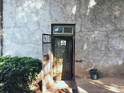 green 4-panel door closed thumbnail