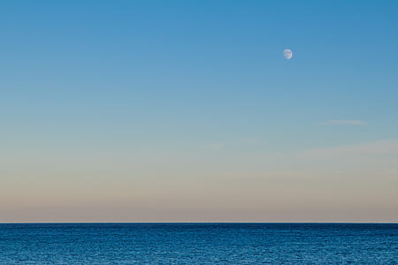 sea under blue and white sky during daytime photography thumbnail