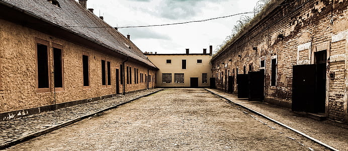 Abandoned Building thumbnail