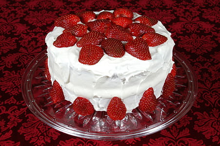 strawberry cake on plate thumbnail