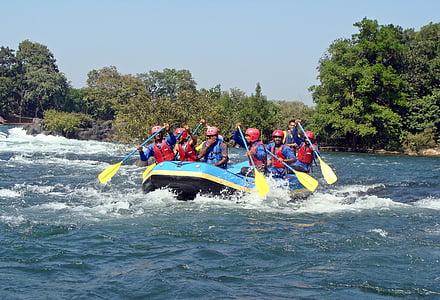 people riding water rafting thumbnail