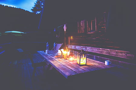 lanterns on table thumbnail