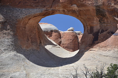 hole in between brown rock formation thumbnail