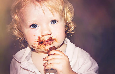 portrait photography of blonde haired kid thumbnail