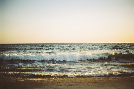 seawaves on shore at daytime thumbnail